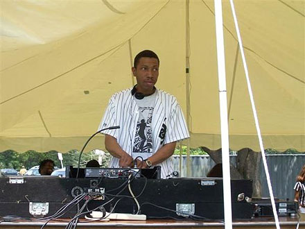 Leonard DJing at the 2006 Chosen Few Picnic